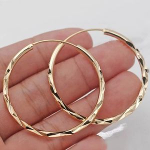 Charm Huitan Classic Simple Hoop Earring for Women Gold Color Geometric Mönster Passar olika tillfällen Metall Vångsidiga kvinnliga smycken 231129