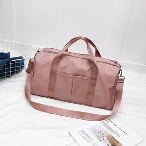 Borse da esterno Borsa sportiva e fitness in nylon impermeabile per esterni Borsa da viaggio per allenamento fitness da uomo Borsa sportiva per tappetino yoga con scarpe azienda 231130