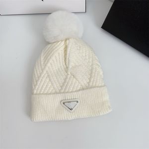 Luxury Brand Designer Beanie Knitted Hats Fashion Knitted Winter Hat Women Girls Fashion Versatile Casual Brimless Hats Warm Cashmere Hats Dropshipping