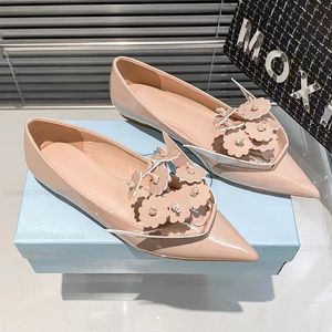 Designer pétala apartamentos de luxo feminino apontou-toe floral cor sólida patente couro arte suave fada único sapatos