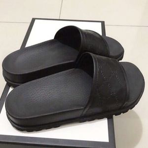 Tasarımcılar Slaytlar Erkekler Sandalet Kadın Kauçuk İzler Plaj Flip Flops Geniş Düz Slip-On Lüks İnce Alt Açık Ayakkabı Kutu No010