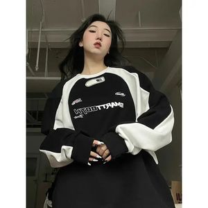 女性のパーカースウェットシャツY2Kビンテージ女性スウェットシャツファッション長袖O-Neck Pullover Tops韓国スタイルのレタープリントヒッピーストリートウェアパーカー服231129