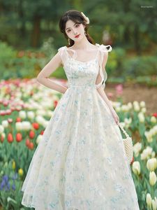 İş elbiseleri fransız vintage elbise iki parça kadınlar için set çiçek işlemeli şifon kamisole papyon dantel up retro tatlı takım yaz