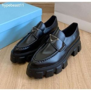 Männer Schuhe Designer Prad Frauen Casual Monolith Dreieck Schwarz Leder Erhöhen Plattform Turnschuhe Cloudbust Klassische Patent Matte Loafers Hochwertige Schuhe