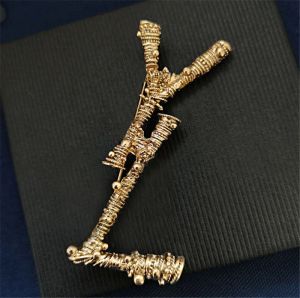 Luxus Designer Männer Frauen Brosche Marke Gold Brief Brosche Für Anzug Kleid Pins Für Dame Schönes Geschenk Spezifikationen Brief logo YDesigner Schmuck