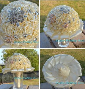 Bröllopsblommor riktiga posera fantastiska gyllene brudtärna brudbuketter konstgjorda kristall rose krona bukett