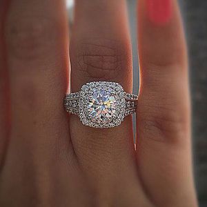 Sparkles Wedding Bands for Women Silver Color Brilliant Crystal Jewelry for Engagement Ceremony Delicate Accessories Gift