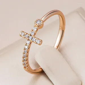 Pierścienie klastrowe Kinel 585 Rose Gold Color Faith Cross for Women Lśniące naturalne akcesoria cyrkonowe Wysokiej jakości codzienna biżuteria