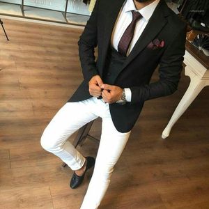 Męskie garnitury Slim Fit Formal Men Męski Modna moda Tuxedo 3 -częściowa czarna kurtka podwójnie piersi z białymi spodniami dla kostiumu pana młodego Blezer