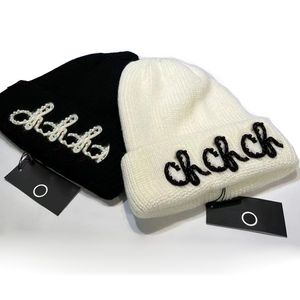 Gorro de Natal quente Bonnet Designer Beanie Balde Quente Bonnet Chapéus de Inverno Chapéus de Malha para Mulheres Mens Crânio Caps Letras Chapéu Chapéu Preto Chapéu Branco