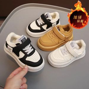 Sneakers Autumn Winter Boys Buty sportowe Dziewczyny wygodne zagęszcza ciepłe finelet wyściełane swobodne maluch bez poślizgu 231130