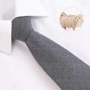 Bow Ties 2023 Fashion Men Business Casual 8cm Solid Color Grey Woll Krawatte Hochzeit für Designer Marke mit Geschenkbox