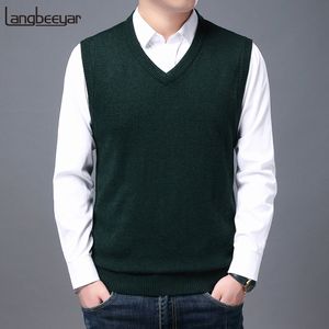 Mens Vests Högkvalitativ Autum Winter Fashion Märke Knit ärmlös Vest Pullover Casual Sweaters Designer Woolen Mans kläder 230131