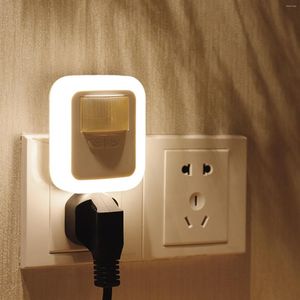 Bordslampor LED-plug-in rörelsesensor Ljusvägg nattlampa 30S/60S/90S/120-talets belysningstid justerbar för vardagsrummet