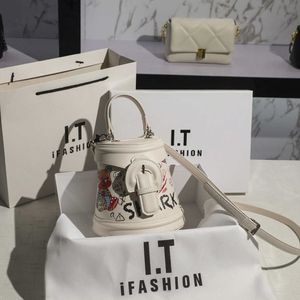 Evening Bag Women 2022 New Fashion Women's Versatile Graffiti Bucket Contrast Handbag Single Shoulder Messenger 0805