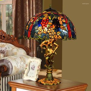 Bordslampor Tiffany Retro Stained Glass Lamp Vintage Grape Lampskärm Fairy Stand Desk Living Matsal Bedside LED Decor Light