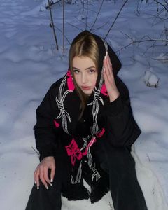 Halsdukar kvinnor vinter halsduk mode kreativ fjäril grafisk stickad svart y2k för damer 2023 kpop män