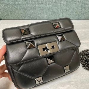 V Märkesdesigner Luxury Crossbody Bags Woman Handväskor Purses Lady Wallets korthållare mode ny stil kamera axel äkta läder fårskinn mini