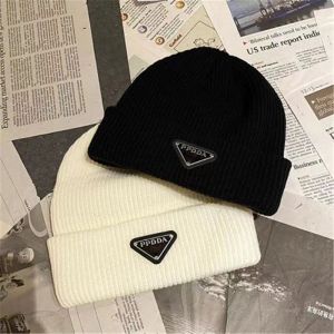 Lüks Beanies Tasarımcı Örgü Şapkalar Kış Sıcak Erkekler ve Kadınlar Moda Yünlü Kapak Jacquard Unisex