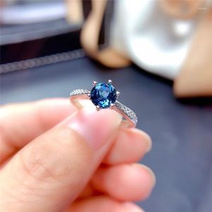 Küme Yüzük Xin Yipeng S925 Sterling Gümüş Kaplama Beyaz Altın Kakma Topaz Halkası İnce Taş Takı Mücevher Yıldönümü Hediyesi Kadınlar için 6 Mm 6mm