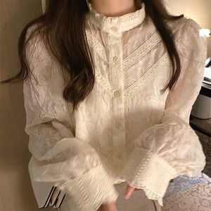 TShirt da donna Top e camicette da donna Stile coreano Primavera Dolce Vintage Manica a sbuffo Elegante camicia di pizzo Bottone da donna da ufficio 230131