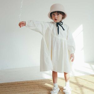 Ragazza 2023 New Spring Bambini Abbigliamento in cotone Stile coreano Ragazze Abito casual allentato Bambini Abiti beige Elegante # 7253 0131