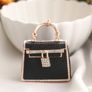 High-Match Ornament Creative Leather Bag Keychain Metal Automobile Hanging Ornament liten gåva