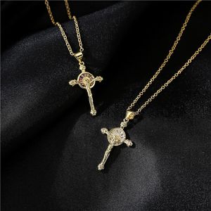 Naszyjniki wisiorka Modna Moda Moda Katolicki Jezus Cross Cubic Zirkonia for Women Men Mężczyzn Złoty Kolor Biżuteria