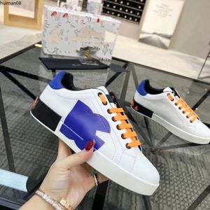 Lady Flat Sapatos casuais viajará Lace-up Sneaker Cowhide Letters de moda Mulher White Brown Shoe Platform Men Ginásio HM8KKL00001