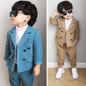 Ternos da primavera outono infantil de terno de peito duplo conjunto meninos calças blazer de cor pura 2pcs Conjunto de roupas para crianças Host Party Performance Costume 230131