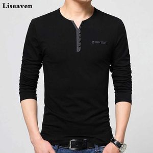 남자 티셔츠 Liseaven Tshirt Men 2018 New Arrival Cotton 티셔츠 버튼 장식 긴 소매 T 셔츠 남성 의류 Y2302