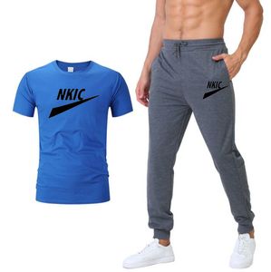 Tuta da uomo Due pezzi Set Uomo Casual Fitness Tuta sportiva T-shirt manica corta Pantaloni Abbigliamento sportivo casual da uomo Stampa LOGO di marca