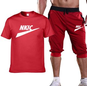 Camicia da uomo Tuta da due pezzi Set da uomo Casual Fitness Tuta sportiva T-shirt manica corta Pantaloni Abbigliamento sportivo casual da uomo Stampa LOGO di marca