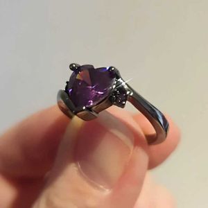 Klaster pierścienie Goth Punk pierścienie dla kobiet czarne złoto kolor serce fioletowe kryształowe pierścionki Grunge gotyckie akcesoria moda w stylu Vintage biżuteria R181 G230202