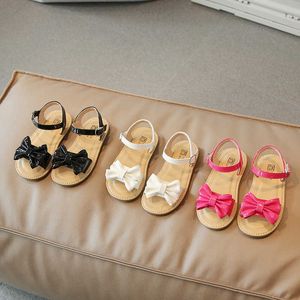 Småbarnflickans sandaler sommar tre färger pu läder bowknot söta barn platt skor 21-30 härlig ljus liten flicka skjutreglage 0202
