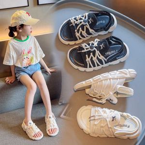 Девочки спортивные сандалии 2022 лето новые детские модные шнурки для шнурки с крючком открытой пляжный пляжный пляжный ботинок сплошной бежевые детские мальчики повседневные корейские 0202