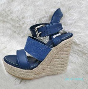 Modedesigner kvinnor styrbord kil sandal naturlig erforaterad fl￤tad klassisk espadrilles l￤der h￶ga klackar strand sandal plattform skor 86