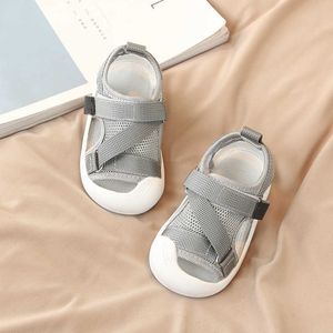 Baby flickor pojkar sommar spädbarn småbarn som inte slipper andas in barn anti-kollision skor barn strand sandaler