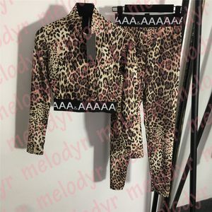 Leopard Print Tracksuit High Neck Sport Tees Tees Letter مرنة الخصر طماق الأزياء العلامة التجارية النسائية الرياضية