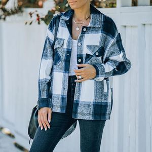 Kvinnorjackor 2023 Spring Women Front Pockets Office Shirts Jackor Rockar Turn-Down Collar Button Autumn Sexig Plaid Print Loose Cardigan