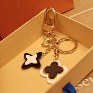 Designers Keychains Luxury Men Car Key Chain Golden Buckle Chains Letters Lock Keychain Woman Fashion Bags Lovers Keyring