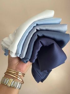 Halsdukar premium satin crinkle hijab halsduk chiffong sjal vanlig muslimska kvinnor hijabs andning av islam turban veckade ramadan 230201