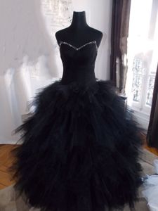 Gothic Black A-Line Wedding Dresses Puffy Tiered Tulle Long Train Vintage Bridal Gowns Sweetheart Neck Beaded Gorgeous Back Lace-Up Plus Size Bride Dress Vestido