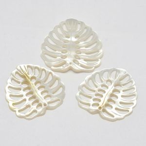 Kolye Kolyeleri 5 PCS Beyaz Doğal İnci Kabuklu Kolyeler Monstera Yaprak Şekli Takı Yapım 28-31x28-30x2-3.5mm Delik: 1,5-2mm