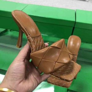 Sandali firmati con tacco di lusso Scarpe eleganti in pelle con fodera comoda da donna