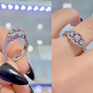 Pierścień Solitaire Znakomite damskie pierścionki palców z genialnym CZ Stone Wedding zaręczyny Party Fancy Bridal Nowe oświadczenie Y2302