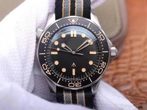 Klassiska lyxiga automatiska mekaniska klockor Sapphire 300m Series Diving Watch Movement Watches