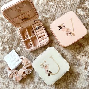 Smyckeslådor dragkedja Box Wedding Birthday Party Gift Leather Travel Case With Name Bridesmaid Förslagsmycken Holder för HE 230202