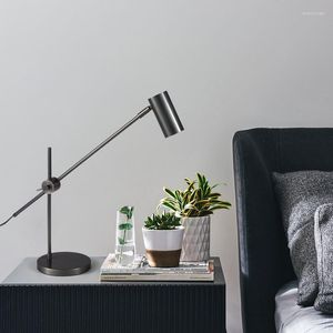 Bordslampor Nordic Designer Desk Lamp Post-Modern Simple Creative El Bedroom Bedside Study Model Room