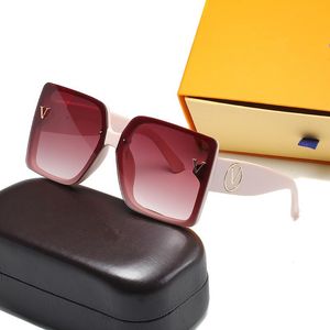 Designer-Sonnenbrillen, schattige Strahlen, Sonnenbrillen, Sonne mit Brille, luxuriöse Modebrillen, ein Must-Have für Outdoor-Strandreisen mit gelber Box